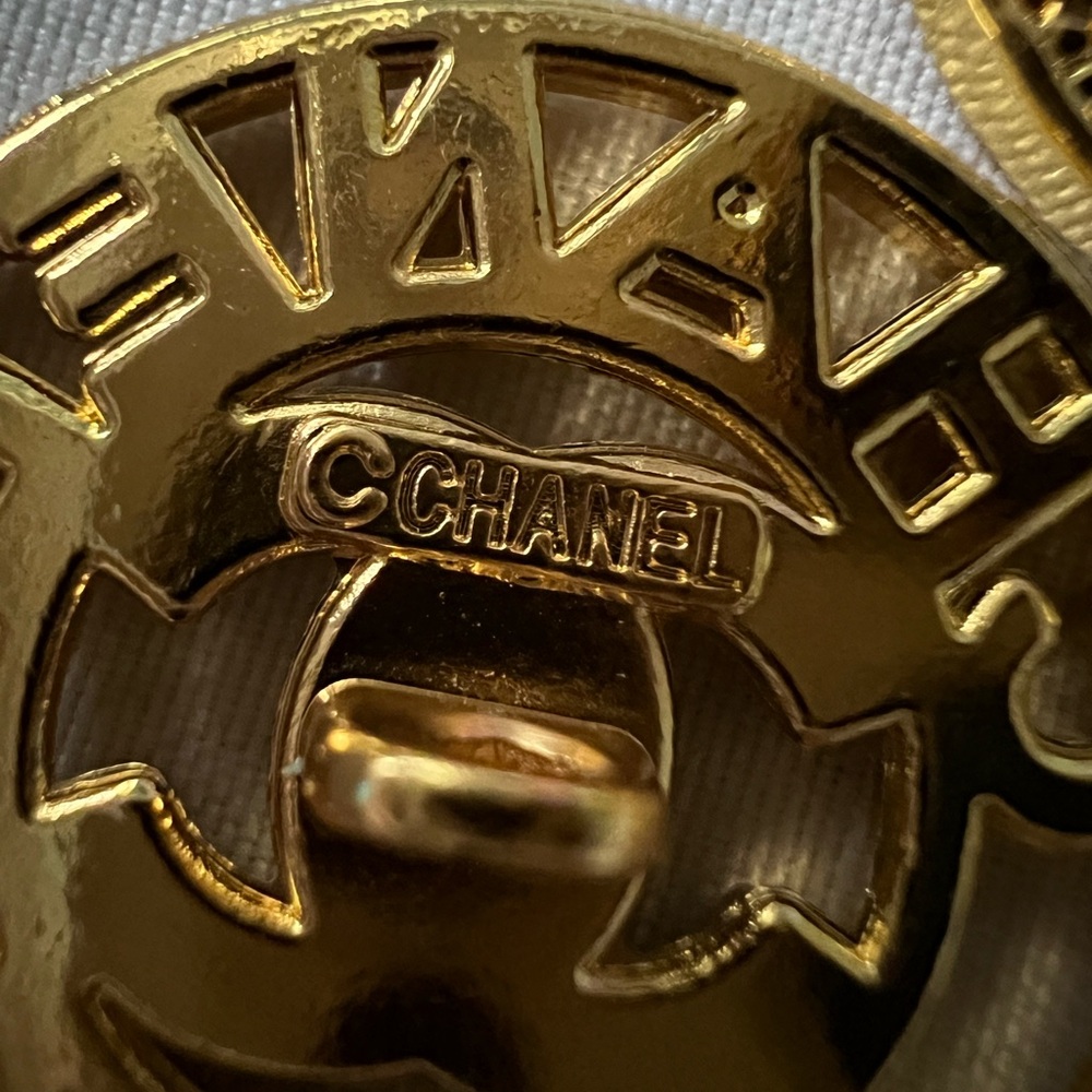 Cc style(Set 6)Chanel 24mm”Quarter”Brassy gold-Faux crystal/shank button… - Picture 6 of 9